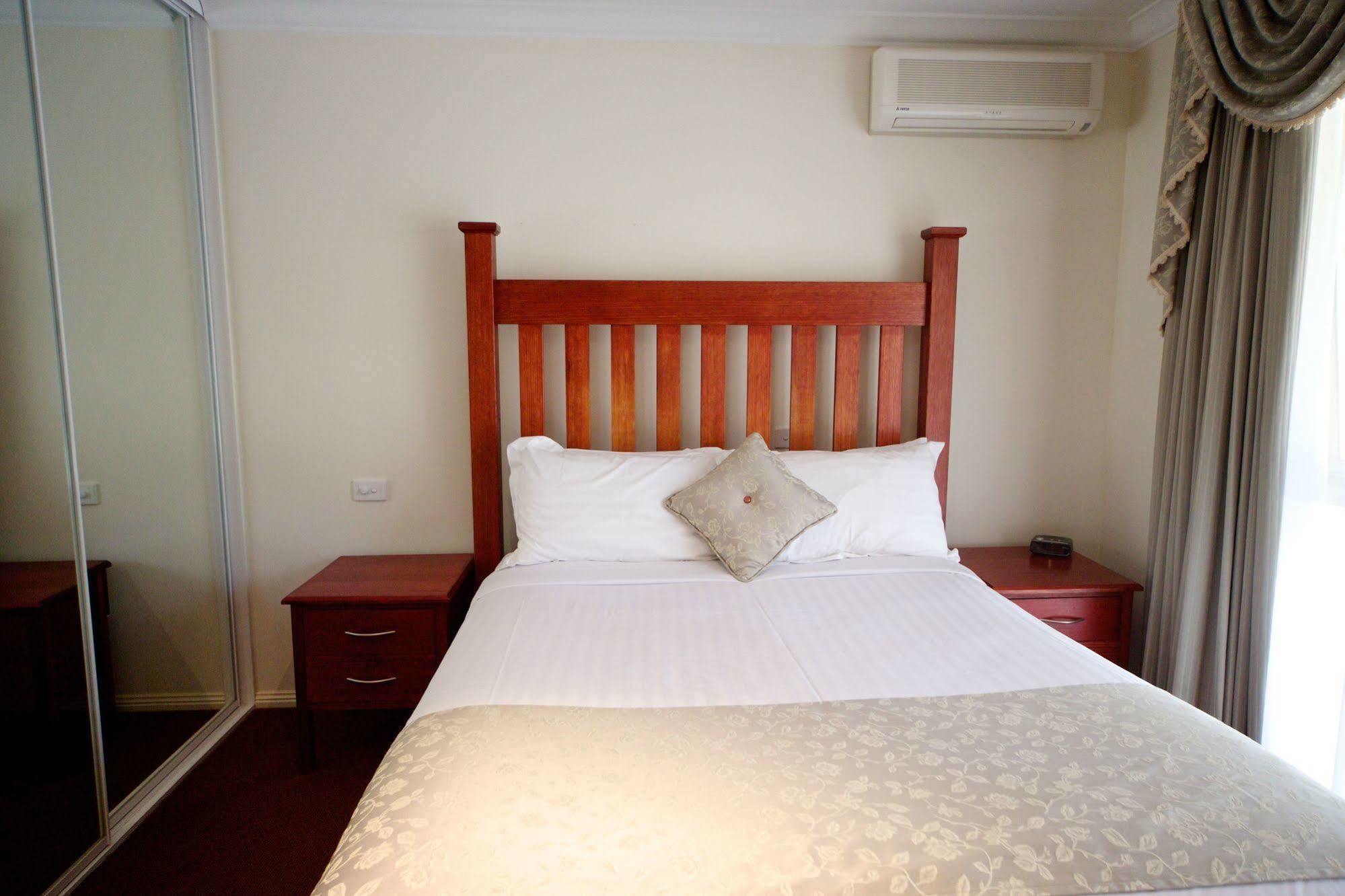 Sanctuary House Resort Motel Гілсвілл Екстер'єр фото