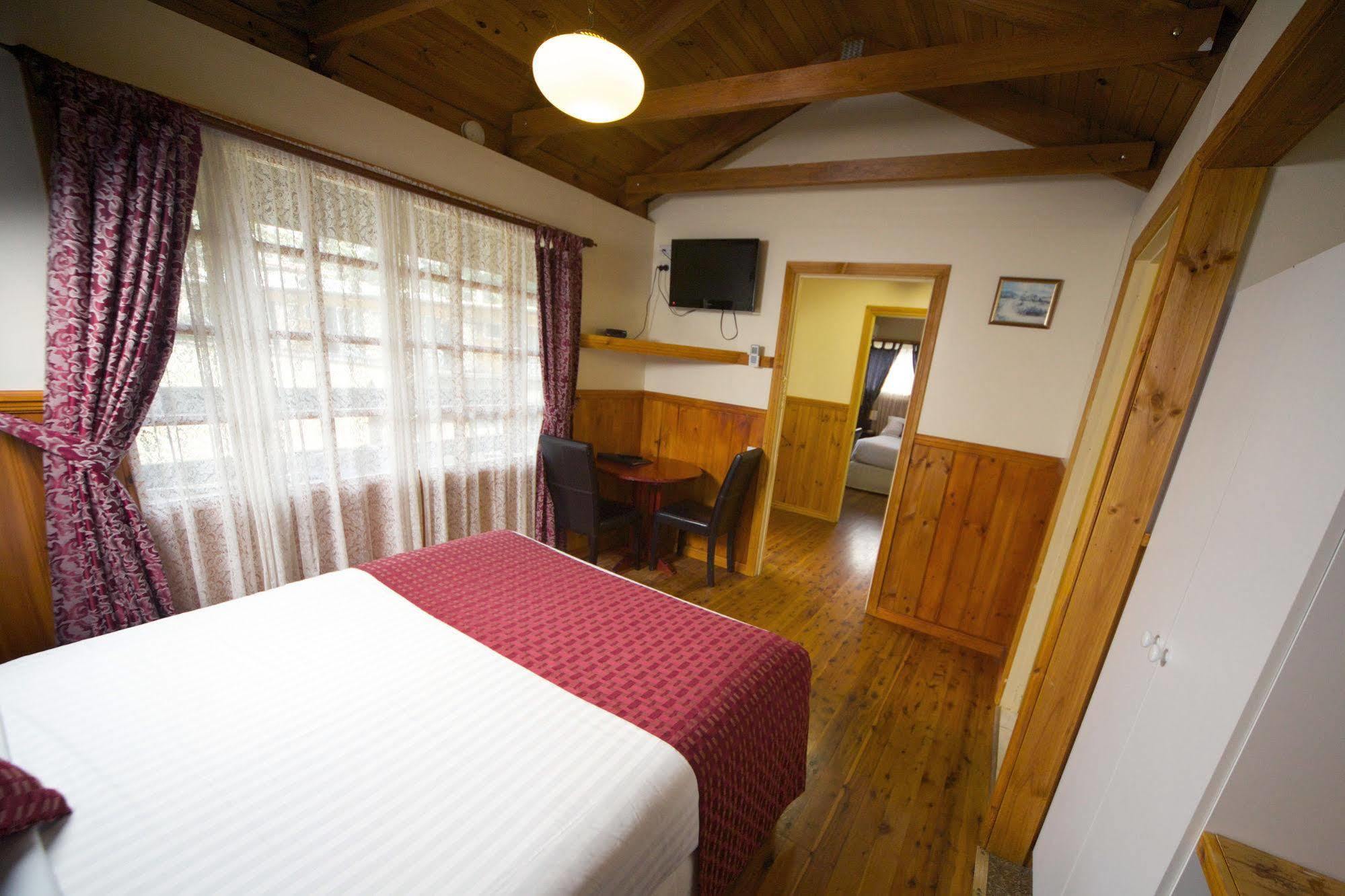 Sanctuary House Resort Motel Гілсвілл Екстер'єр фото