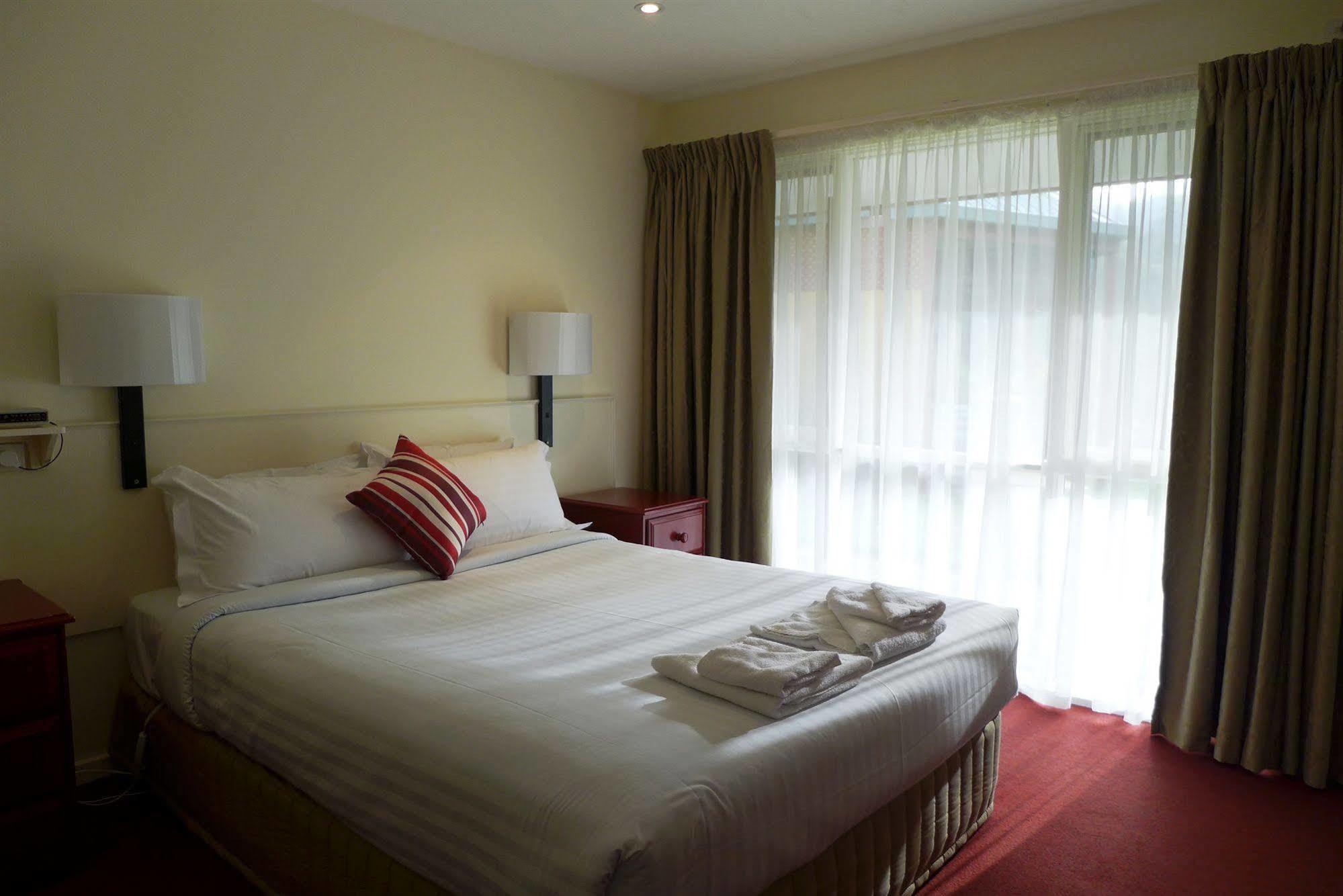 Sanctuary House Resort Motel Гілсвілл Екстер'єр фото