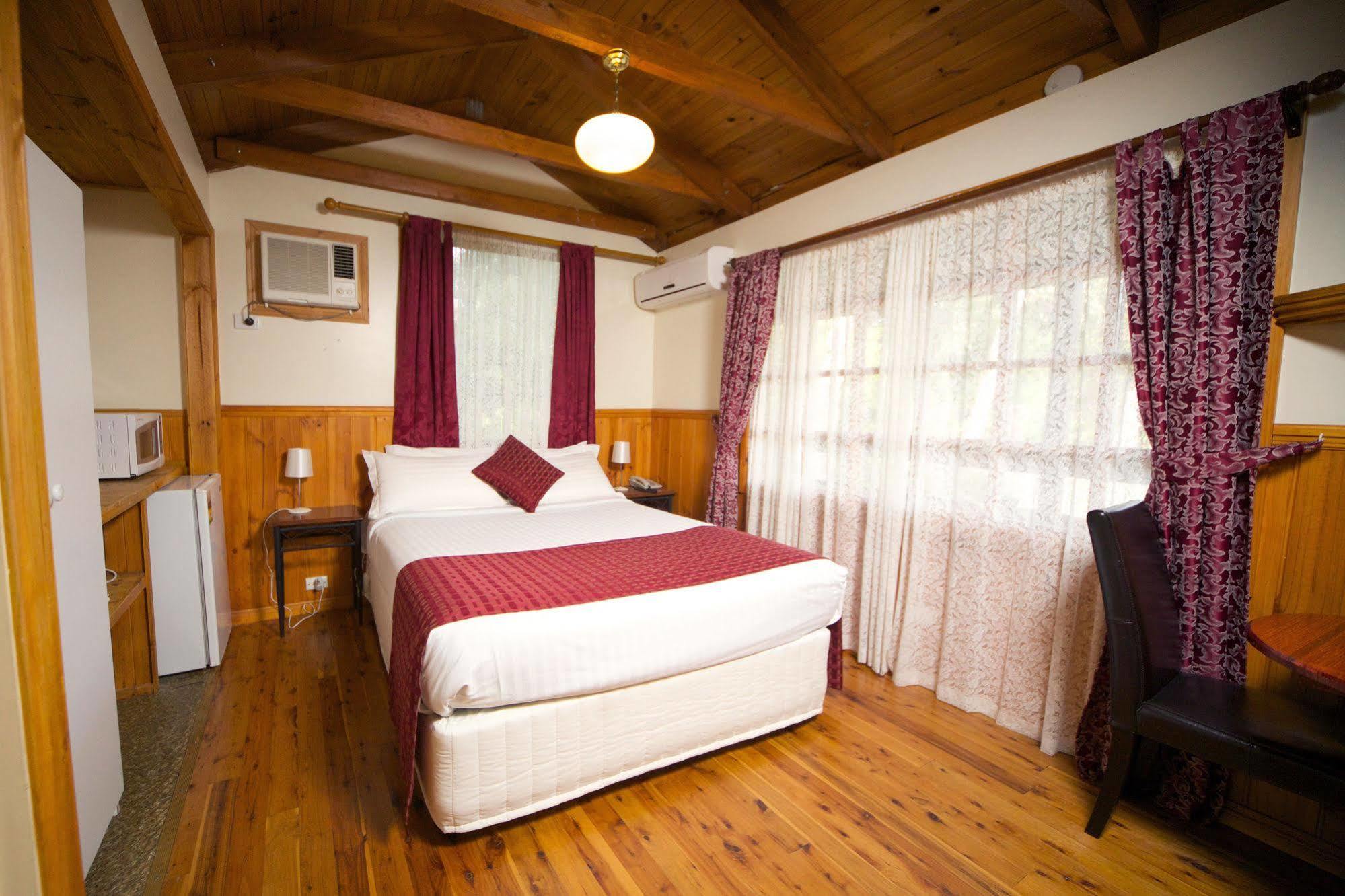 Sanctuary House Resort Motel Гілсвілл Екстер'єр фото