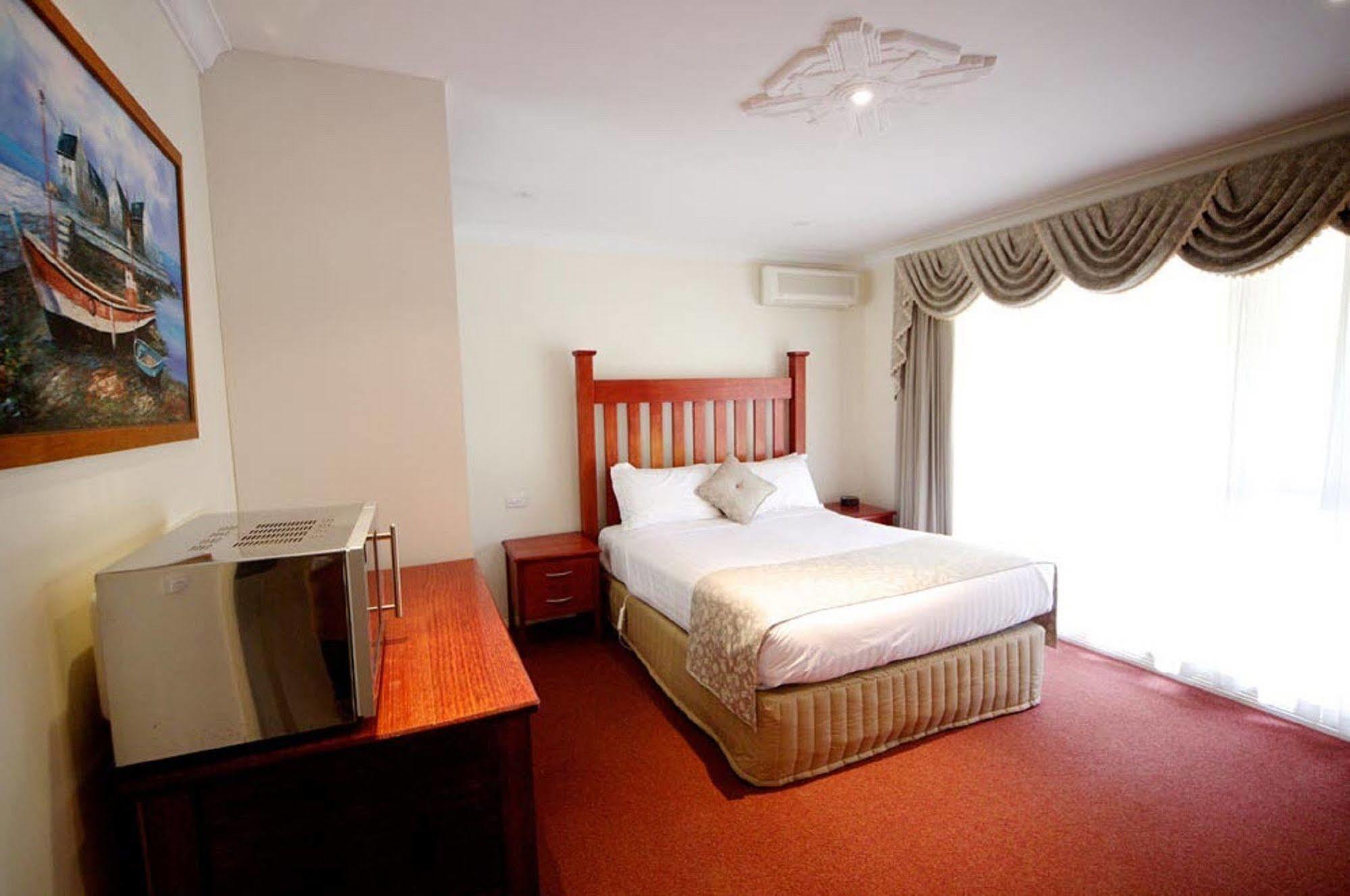 Sanctuary House Resort Motel Гілсвілл Екстер'єр фото